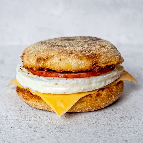 Photo de Sandwich déjeuner d’imitation aux œufs et au muffin anglais par WW