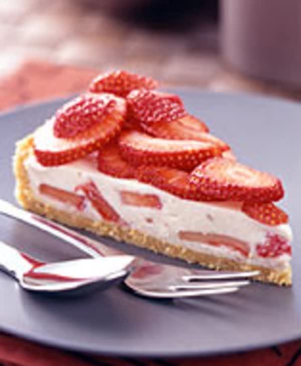 Photo of Strawberry yogurt-cream pie by WW