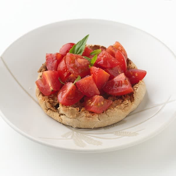 Photo de Muffin anglais garni de tomates et de basilic par WW