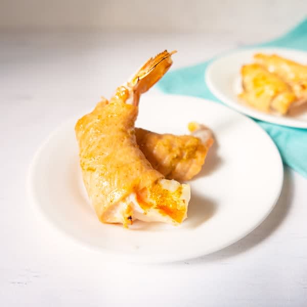 Photo de Crevettes enveloppées de saumon et glacées à la lime et au miel par WW