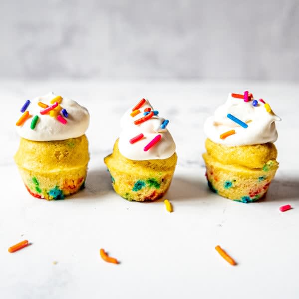 Photo de Minis gâteaux multicolores par WW