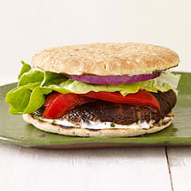 Photo de Burger de portobello grillé avec mayonnaise au basilic par WW
