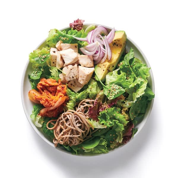 Photo de Salade de poulet asiatique et de nouilles soba par WW