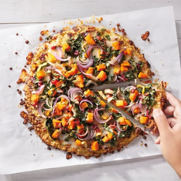 Photo de Pizza  à la croûte de chou-fleur avec légumes d’automne par WW