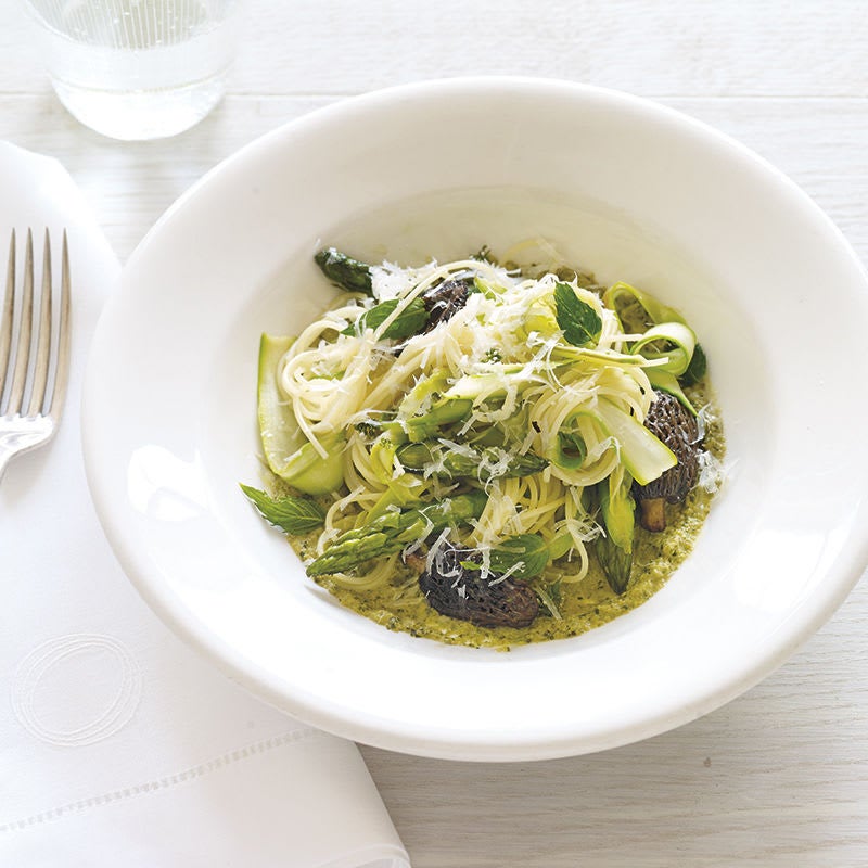 Photo of Asparagus pasta with morels and asparagus mint pesto by WW