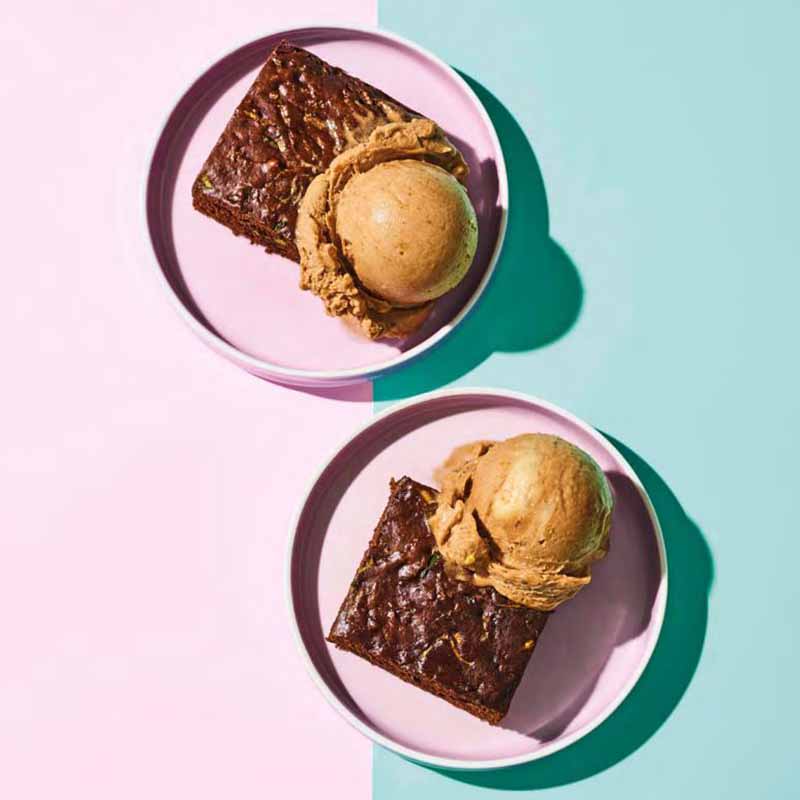 Photo of Brownies à la mode with peanut & chocolate “nice” cream by WW