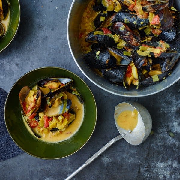 Photo of Mussels with Leeks, White Wine, and Saffron by WW